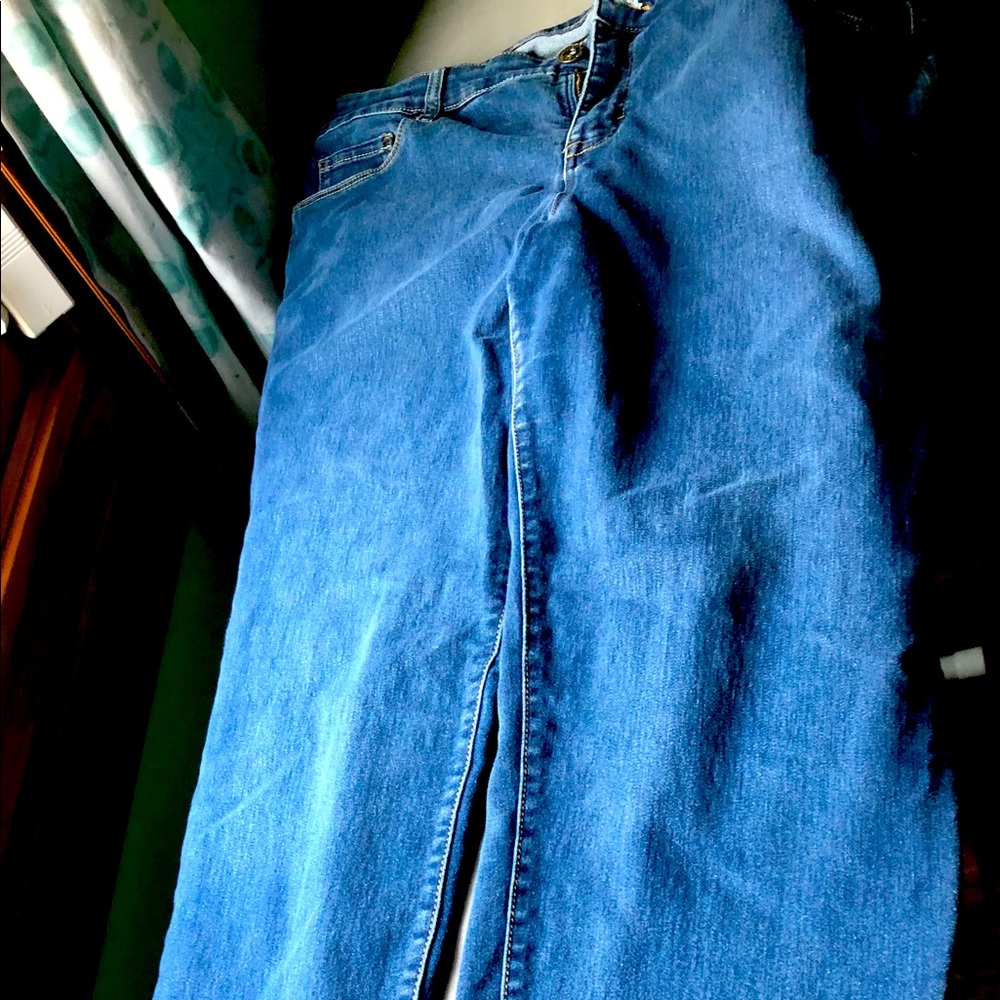Women’s skinny curvy jeans